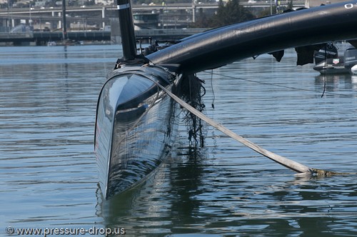 The recovery of US 17 - Oracle Team US - Haulout Pier 80 © Erik Simonson www.pressure-drop.us http://www.pressure-drop.us